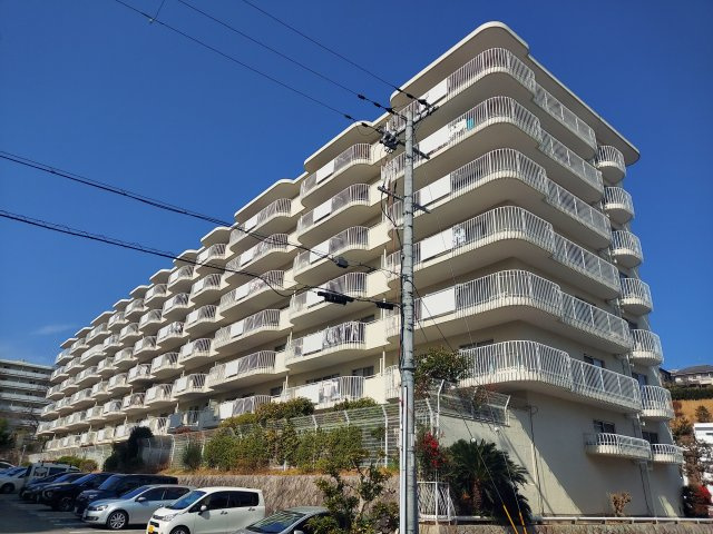 逆瀬川グリーンハイツB棟の外観