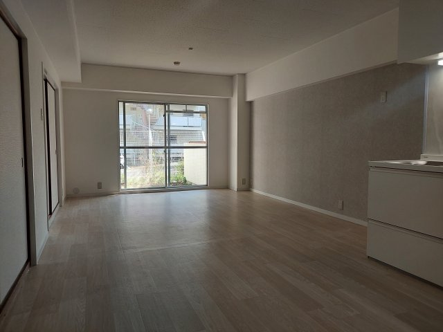 逆瀬川グリーンハイツB棟のエントランス