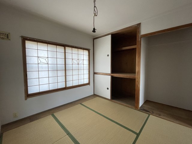 大蔵谷住宅の和室|【和室/約4.5帖】
来客時の応接や宿泊スペースとして便利な和室。普段は、お子さまの学習やご家族のくつろぎの場としても使える柔軟性の高い空間です。