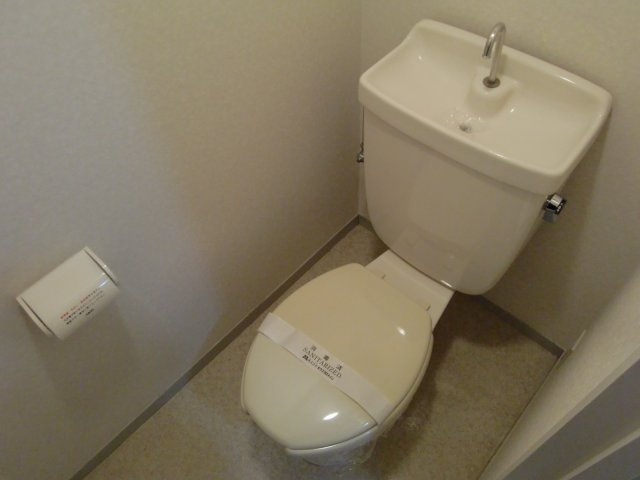 セジュール安倉B棟のトイレ|※同建物の類似写真となります。