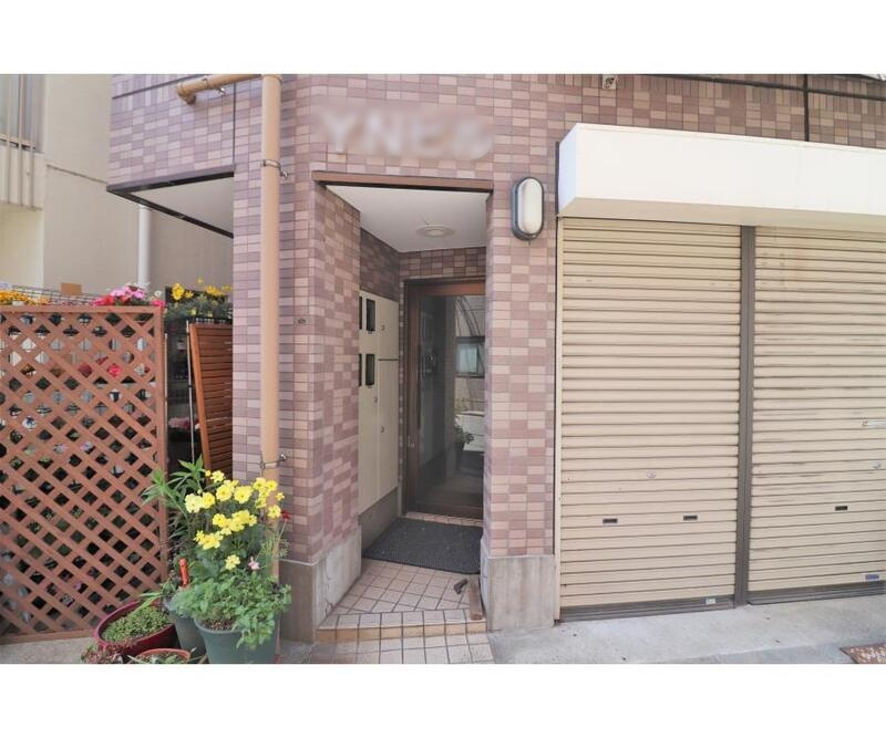 YNビルのエントランス