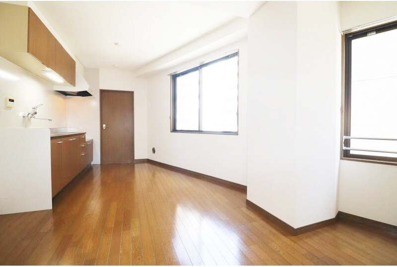 YNビルの居間・リビング