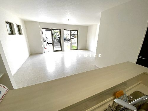 【居間・リビング】 | 【仲介手数料０円】茅ヶ崎市柳島2期　新築一戸建て　1号棟　全2棟 | 茅ヶ崎市柳島2期　新築一戸建て　全2棟