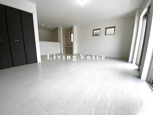 【居間・リビング】 | 【仲介手数料０円】茅ヶ崎市柳島2期　新築一戸建て　1号棟　全2棟 | 茅ヶ崎市柳島2期　新築一戸建て　全2棟