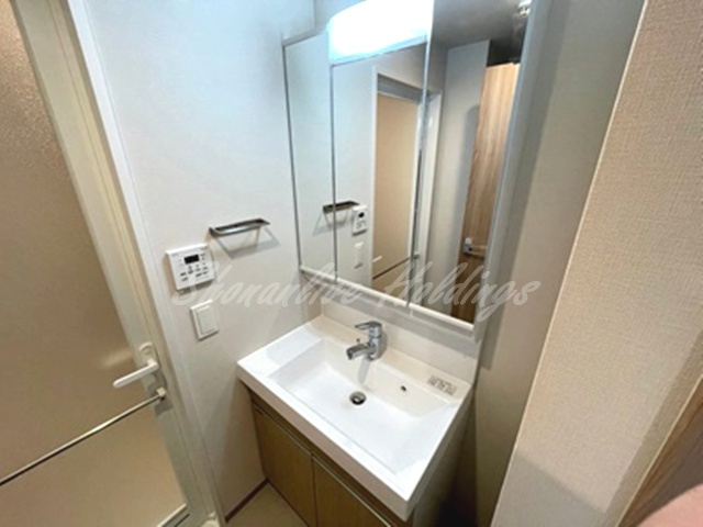 グランカーサ横濱石川町の洗面所|人気の独立洗面♪