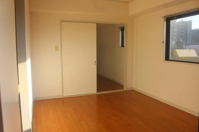 アロー向島40の居間・リビング