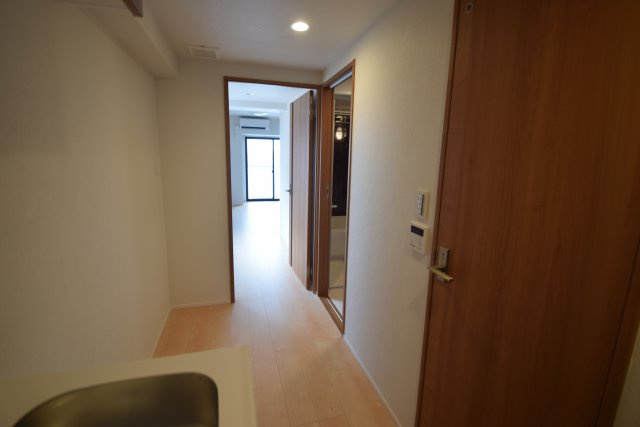 ボナール西船橋のキッチン|独立洗面台があります。