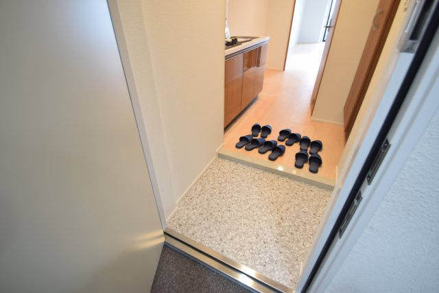ボナール西船橋の玄関|靴箱付きの玄関です。