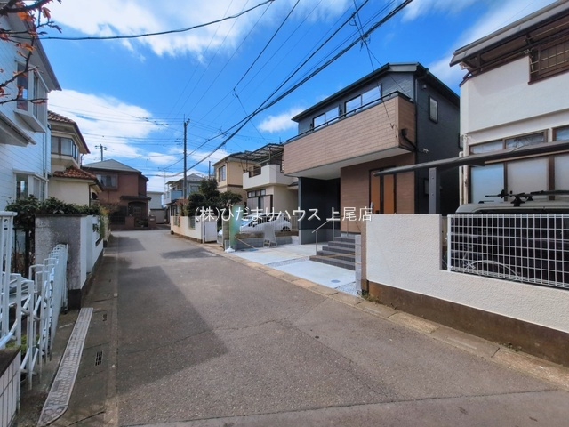 見沼区大谷　新築戸建　リーブルガーデン01の前面道路含む現地写真
