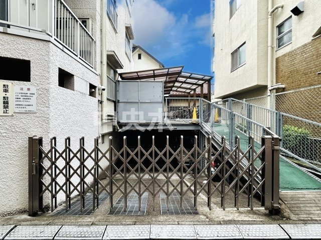 マンション道灌山の駐車場|【敷地内駐車場】最新の空き状況や費用などの詳細は担当スタッフまでお問い合わせください。