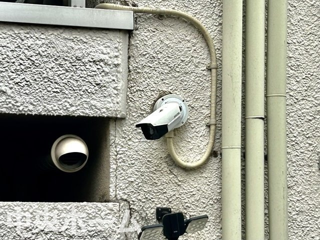 マンション道灌山の防犯設備|【防犯カメラ】何かあった時の大事な証拠になることももちろんなりますが、防犯というくらいですので大事なのは防犯カメラがあることによって抑止力につながることですよね。