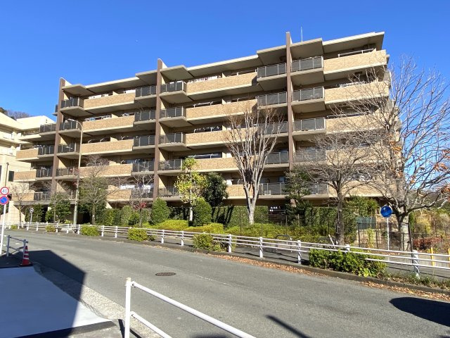 分譲地内にはお子様のいるご家庭も多く、見守り合いながら子育て出来る環境
