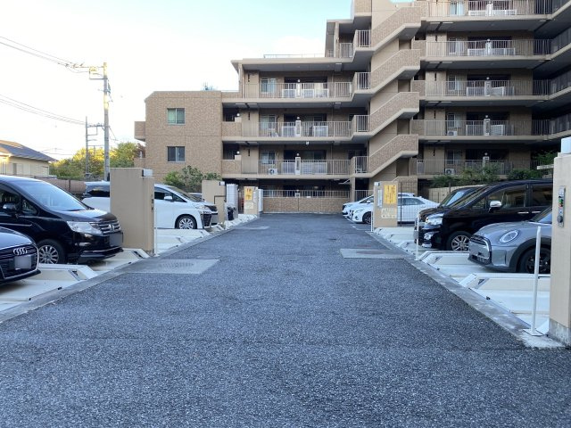 【駐車場】