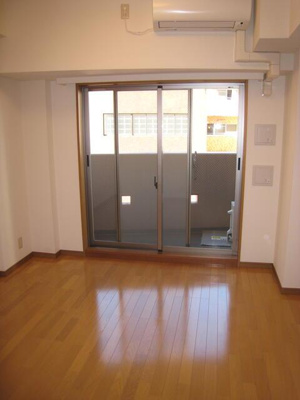 【居間・リビング】 | パークウェル曙橋駅前 | 約６畳の洋室 