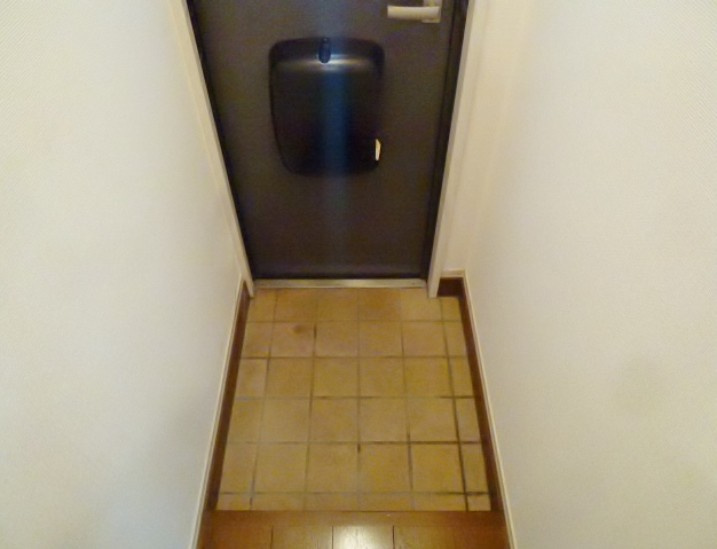 メゾンリブェールの玄関