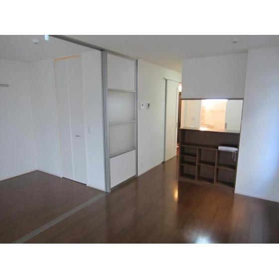 メゾンリブェールの居間・リビング