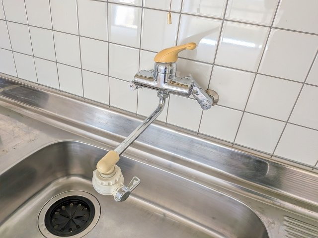八王子元横山町マンションのキッチン|～大きなシンクと広い調理台でお料理が捗ります～