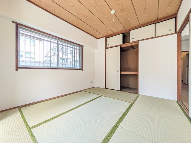 八王子元横山町マンションの収納|～大容量収納可能な押入れ～