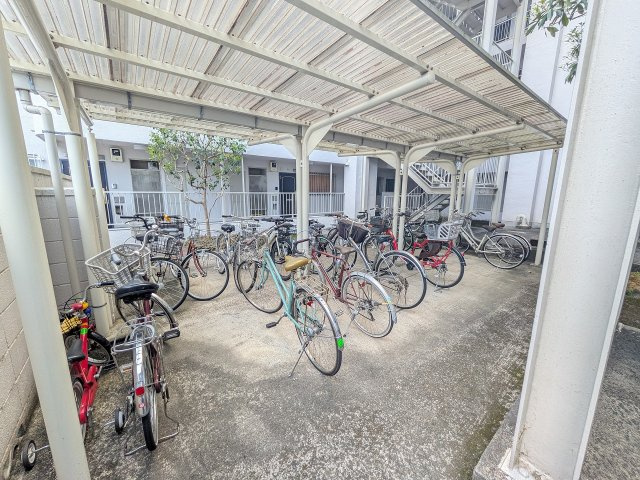 八王子元横山町マンションの駐輪場|～サイクルポート付きの駐輪場～