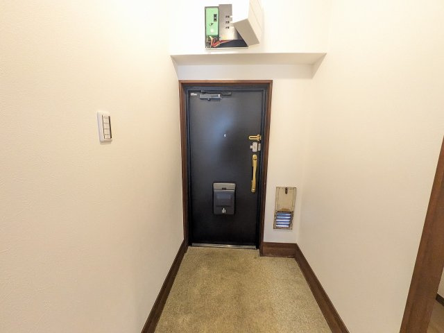 八王子元横山町マンションの玄関|～玄関は安心のWロックキー～
