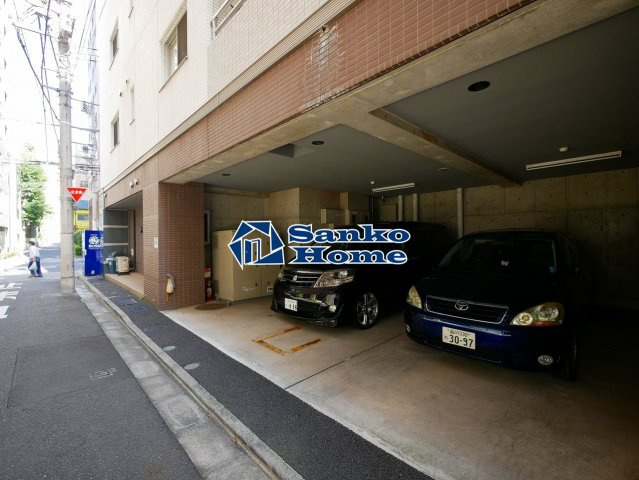 プレール・ドゥーク八丁堀の駐車場