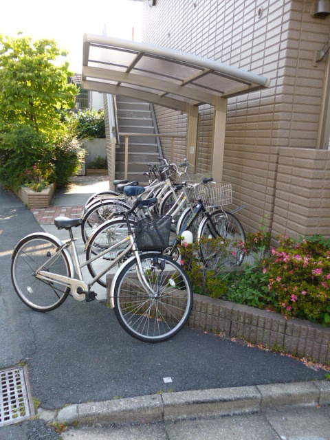 メゾンプルーナスのその他共用部分|★屋根付き自転車置場★