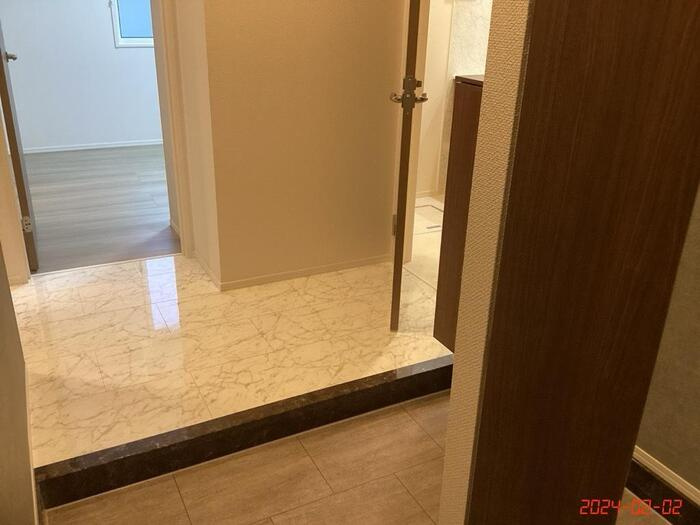 あいグラン・三島駅　B棟の玄関