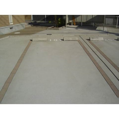 メゾン・ソレーユの駐車場