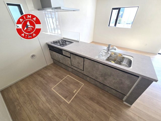大野城市大城１丁目第2-3棟（1号棟）　のキッチン|ダイニングテーブルへの配膳がラクラク、お料理はかどるカウンター付きシステムキッチン！