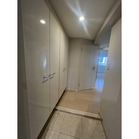 エスト・グランディール横濱関内の玄関|シューズボックスございます♪