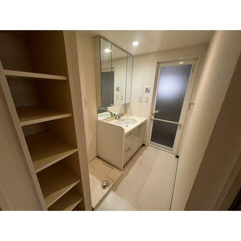 エスト・グランディール横濱関内の洗面所|三面鏡洗面台♪