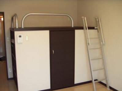 【その他】 | レオネクストサンシティーⅢ | 造り付けベット上は、就寝スペースとしてご利用いただけます