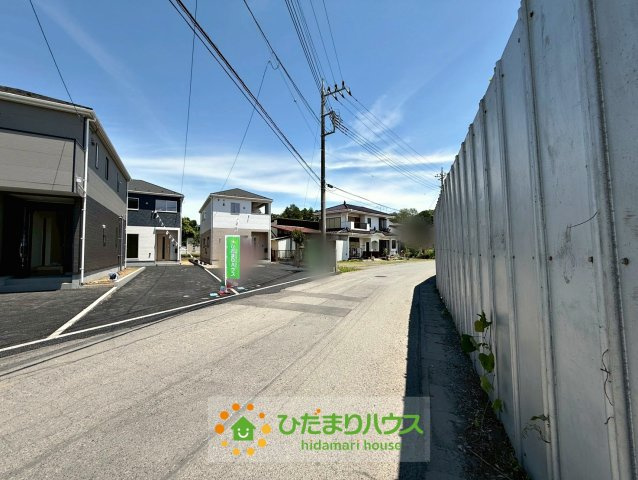 古河市諸川第9　新築一戸建て　02　クレイドルガーデンの前面道路含む現地写真