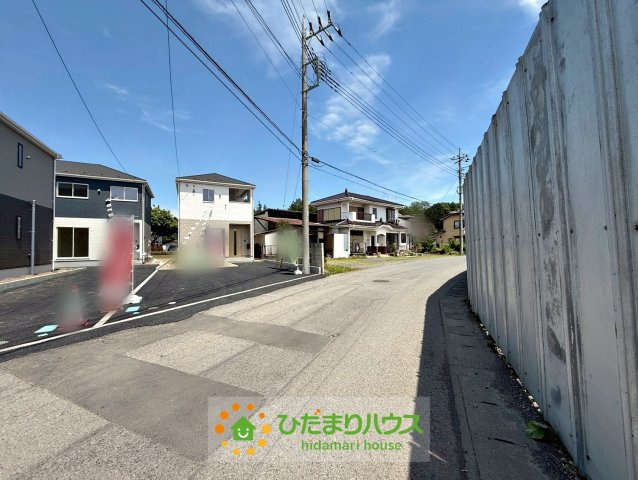 古河市諸川第9　新築一戸建て　03　クレイドルガーデンの前面道路含む現地写真