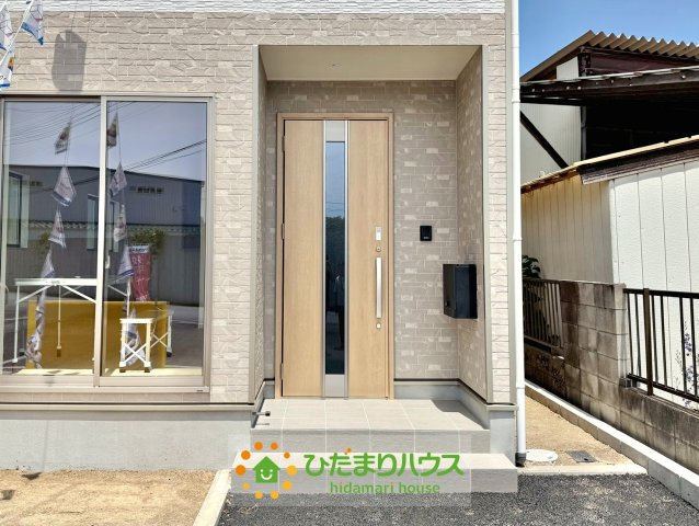 古河市諸川第9　新築一戸建て　03　クレイドルガーデンの玄関