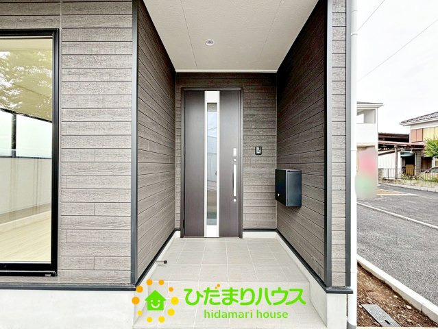 古河市諸川第9　新築一戸建て　01　クレイドルガーデンの玄関