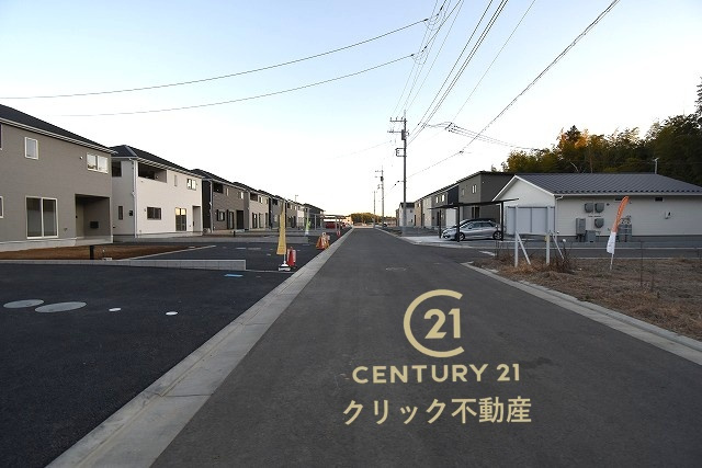 Cradlegarden　 水戸市河和田町　第3　17の前面道路含む現地写真|前面道路幅6メートルで駐車ラクラク♪
