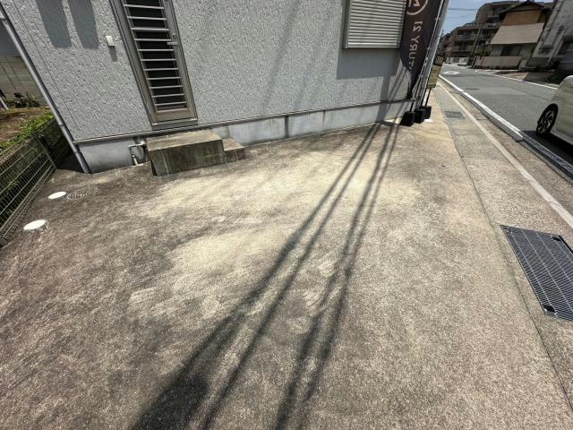 イニジオ・フロンテ北平野南の町の駐車場