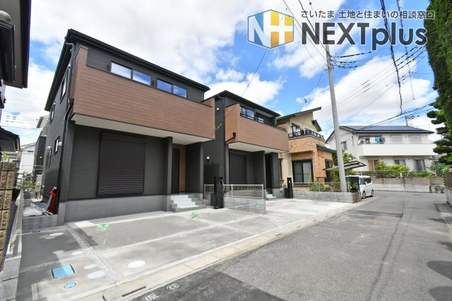 白岡市小久喜　全2棟　2号棟のその他|東側4.0mの前面道路は、落ち着いた住宅街が広がる穏やかな環境です。スムーズに出入庫できる並列2台のカースペースを確保。毎日の車移動もストレスなく、ゆとりある新生活をサポートします。