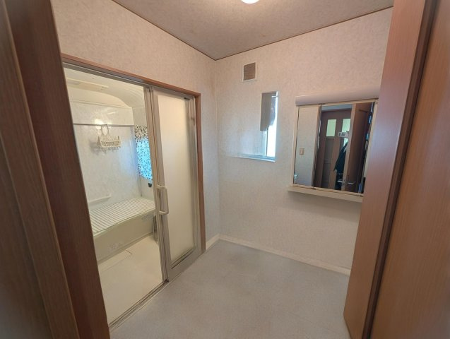 【独立洗面台】 | 鎌ヶ谷市東中沢4丁目　中古戸建て | 洗面室