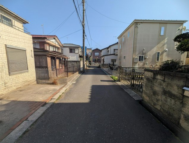 【前面道路含む現地写真】 | 鎌ヶ谷市東中沢4丁目　中古戸建て | 前面道路写真