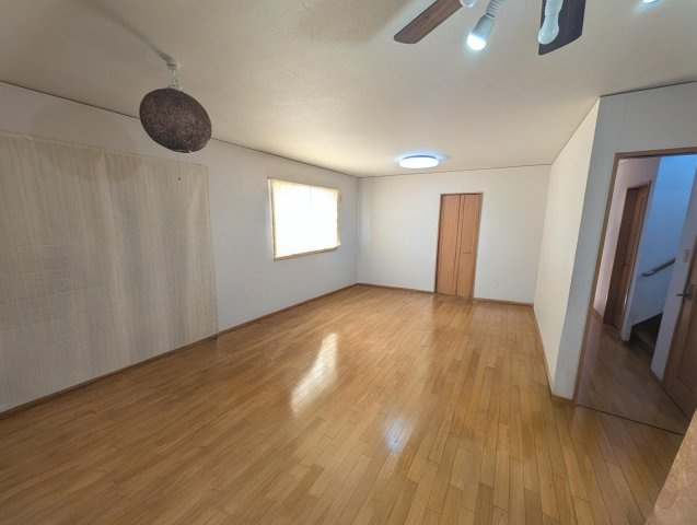 【居間・リビング】 | 鎌ヶ谷市東中沢4丁目　中古戸建て | リビング