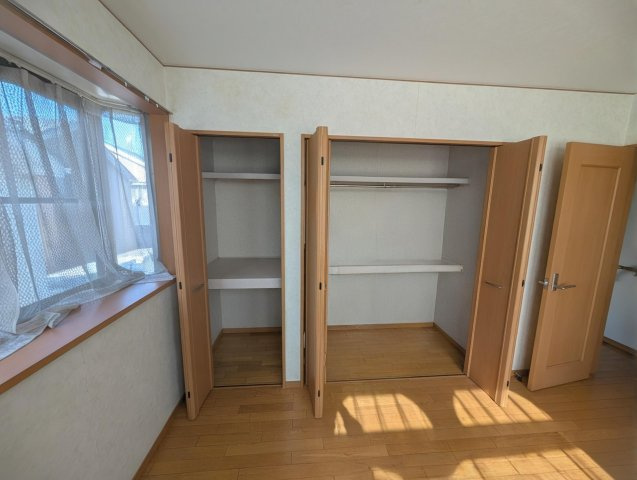 【収納】 | 鎌ヶ谷市東中沢4丁目　中古戸建て | 各居室収納あり