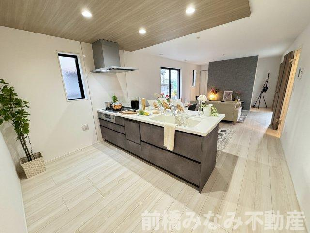 【新築】前橋市南町4丁目4期　限定1棟　グラファーレ　新築建売のキッチン|キッチンでお料理をお楽しみください