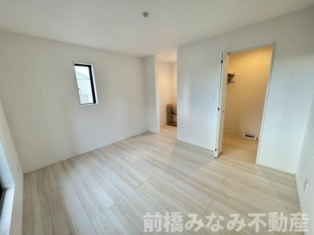 【新築】前橋市南町4丁目4期　限定1棟　グラファーレ　新築建売の洋室|広々とした洋室です