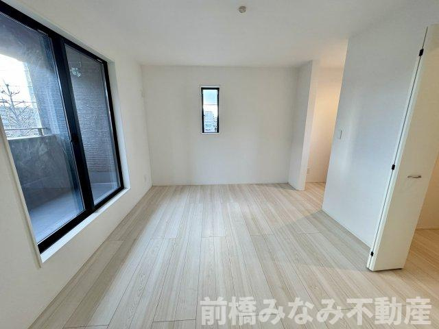 【新築】前橋市南町4丁目4期　限定1棟　グラファーレ　新築建売の洋室|広々とした洋室です