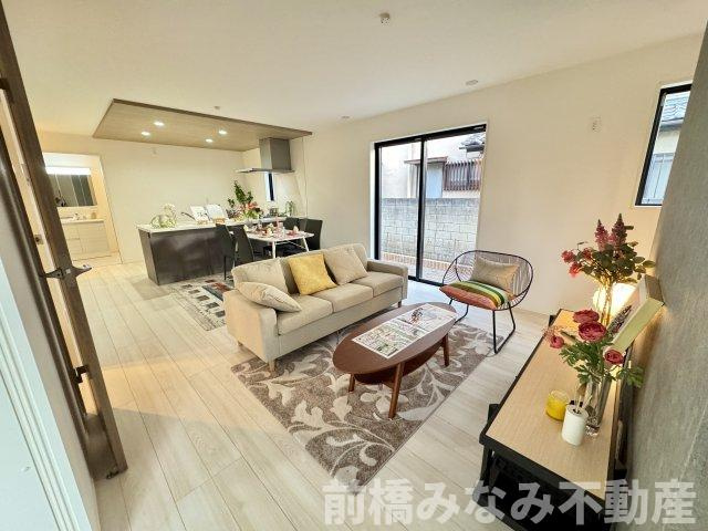 【新築】前橋市南町4丁目4期　限定1棟　グラファーレ　新築建売の居間・リビング|居間です