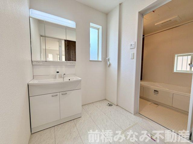 【新築】前橋市北代田町　限定1棟　ハートフルタウン　新築建売の独立洗面台|朝の支度にも助かる、独立の洗髪洗面化粧台