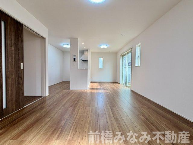 【新築】前橋市北代田町　限定1棟　ハートフルタウン　新築建売の居間・リビング|おしゃれな居間です