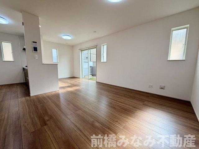 【新築】前橋市北代田町　限定1棟　ハートフルタウン　新築建売の居間・リビング|こちらのリビングで趣味の時間をお楽しみください
